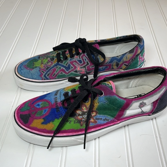 Vans custom graphics with frog, peace sign and graffiti - Picture 2 of 9